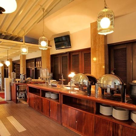 The Victoria Guesthouse Bandung Buitenkant foto