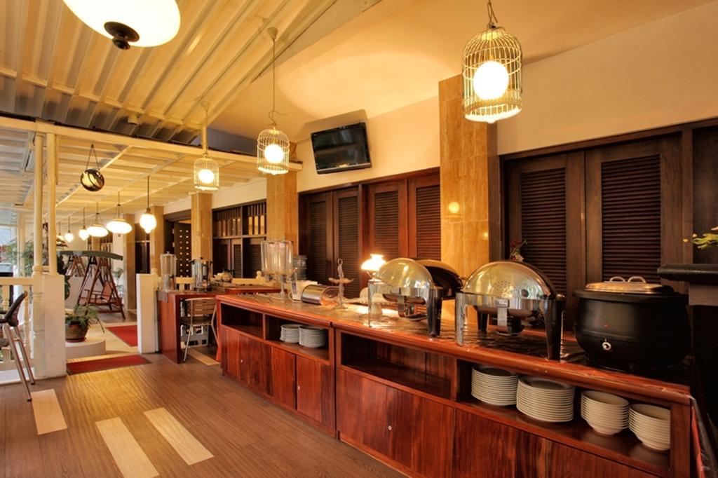 The Victoria Guesthouse Bandung Buitenkant foto